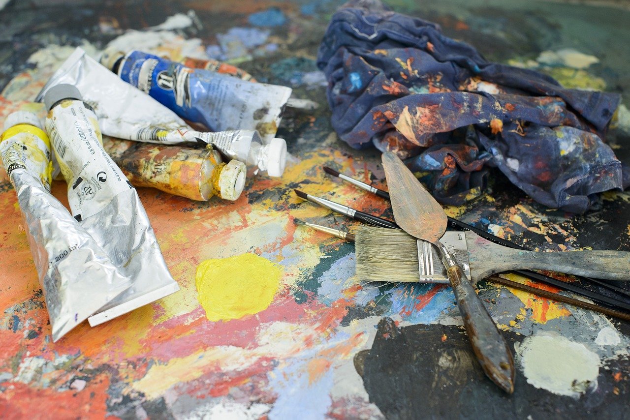 気軽に油絵制作を楽しむための【油絵のにおいと汚れ】対策法 | 猫絵